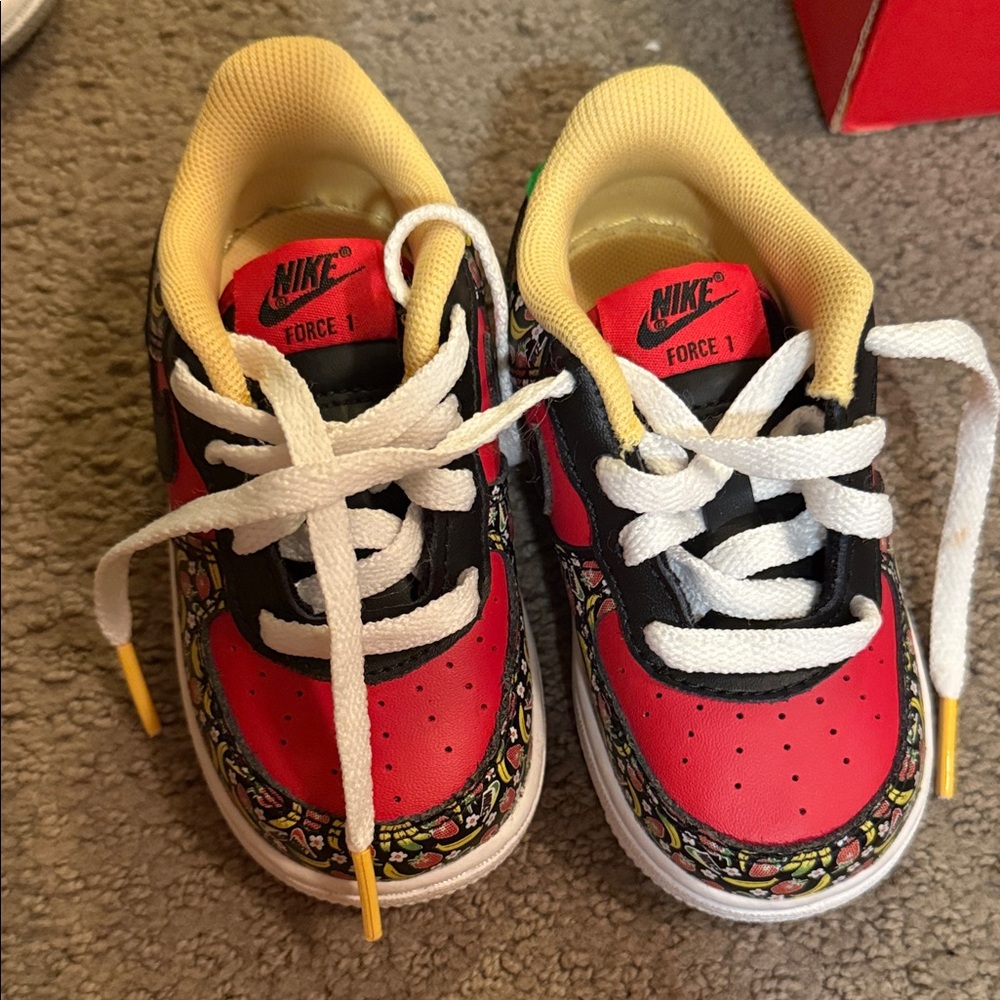 Strawberry Banana Air Force 1s…never been worn!! 🍓🍌